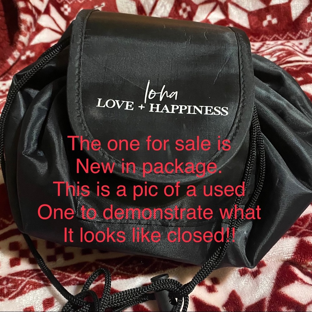 🆕⭐️4/$25⭐️or🔥10/50🔥LOHA lay & play make up bag - Picture 3 of 7